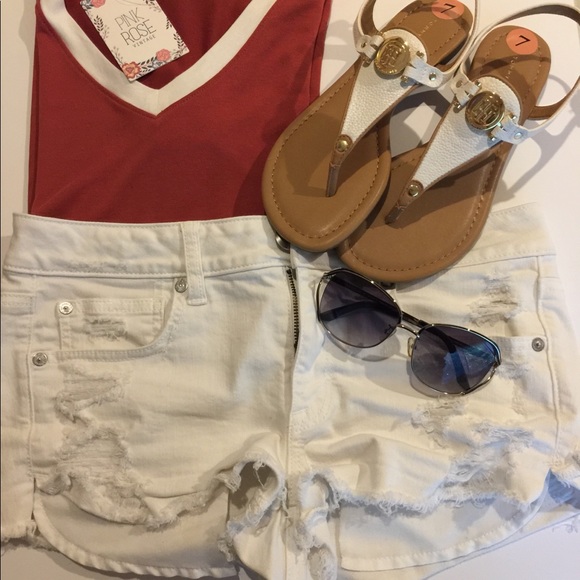 Tommy Hilfiger - Picture 7 of 7